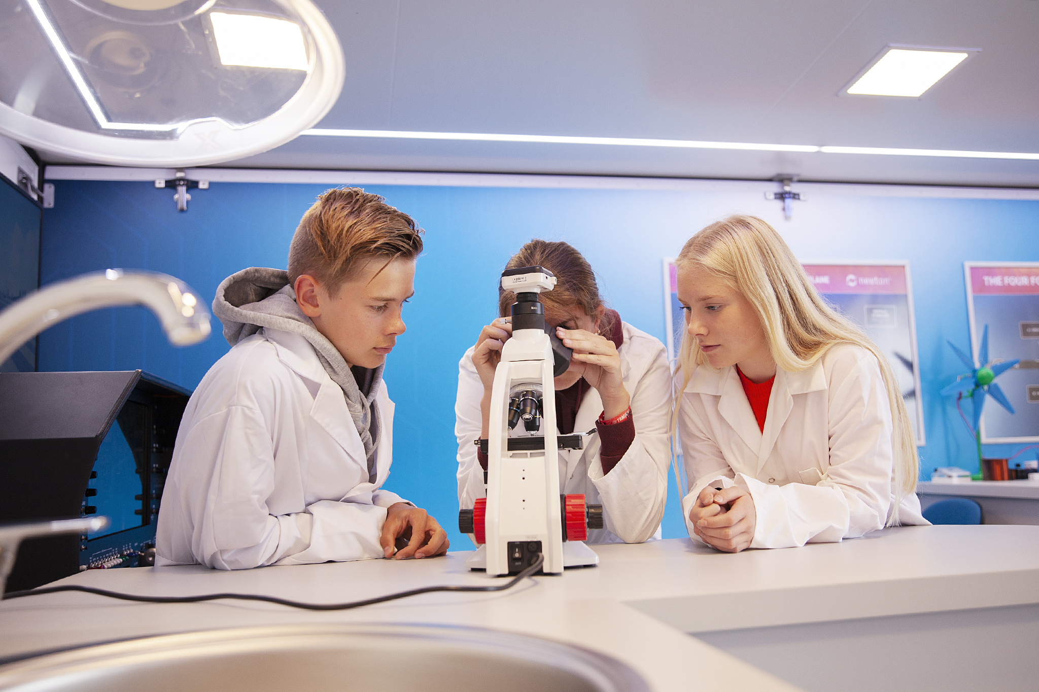 elever-mikroskop2.jpg