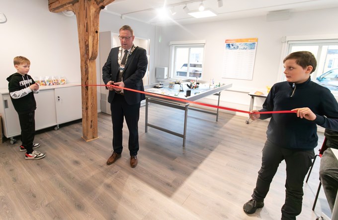 NK_Newtonrom Nærøysund snorklipping.jpg