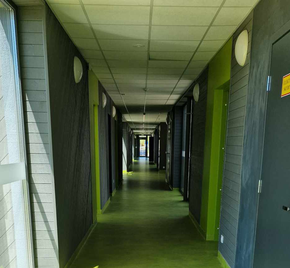 Newton Visaginas hallway