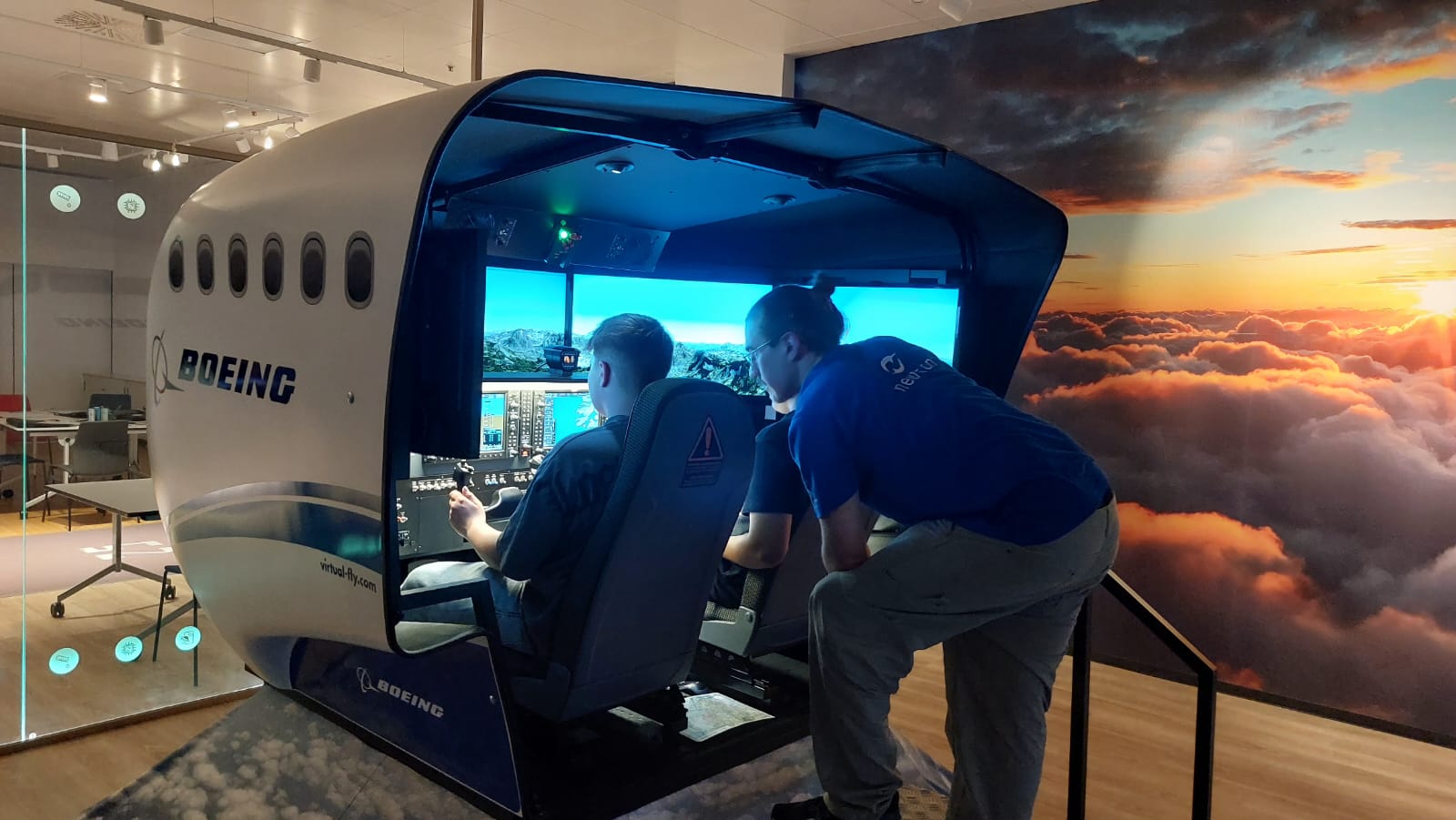 Simulator mit Flugschüler und Flight Instructor